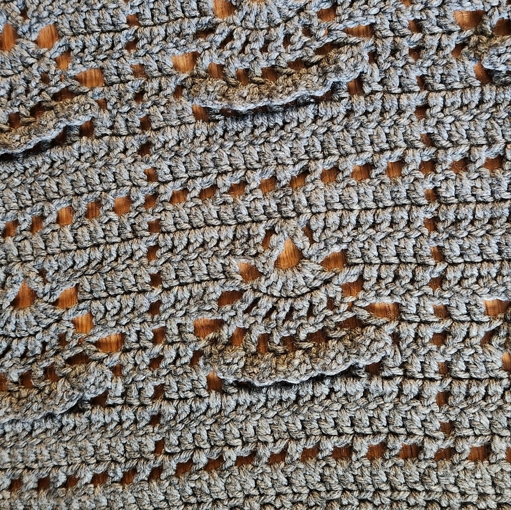 Handmade Gray Lacy Shell Pattern Throw  72"x 47" - Picture 2 of 6